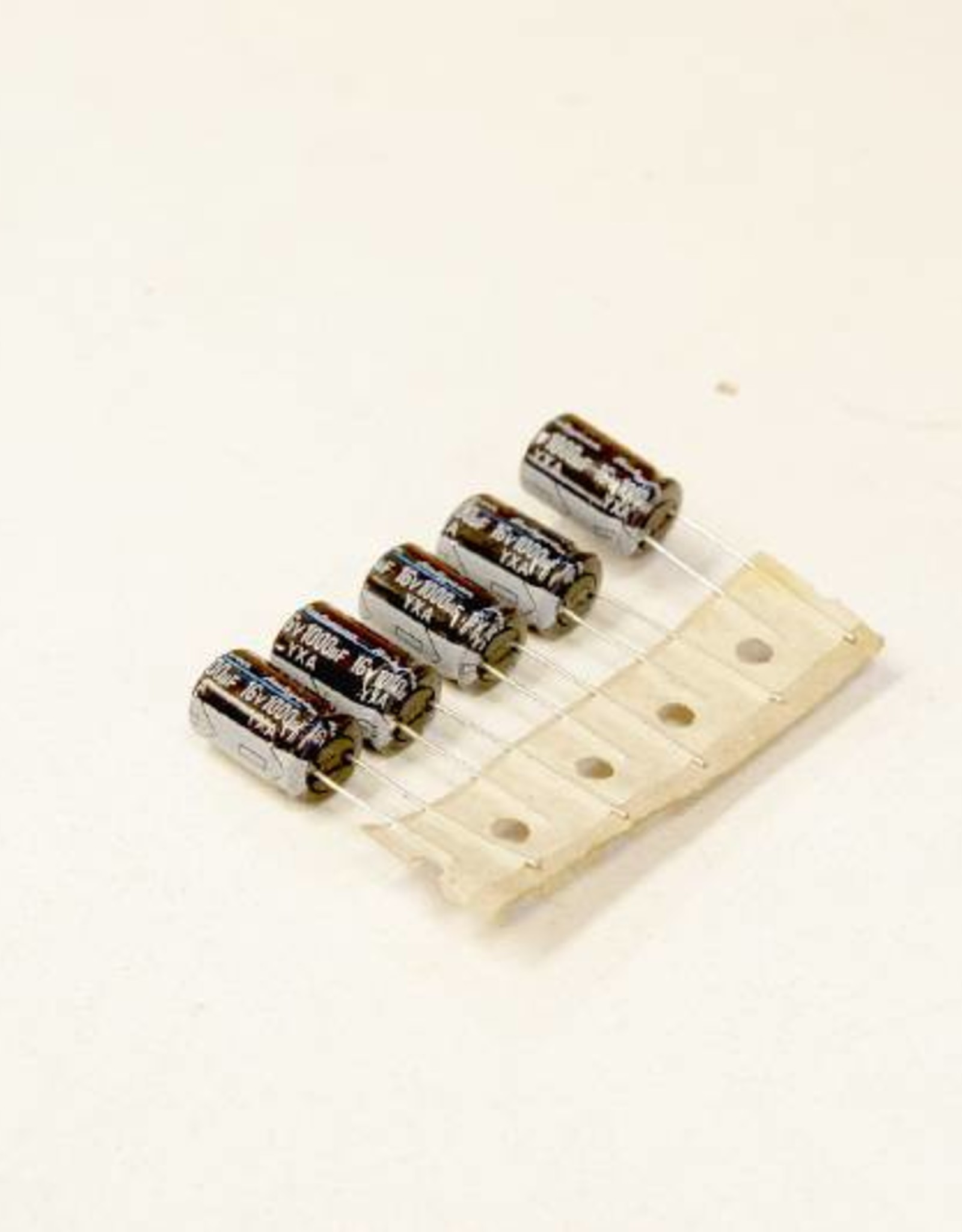 Condensator 1000uF 16Volt