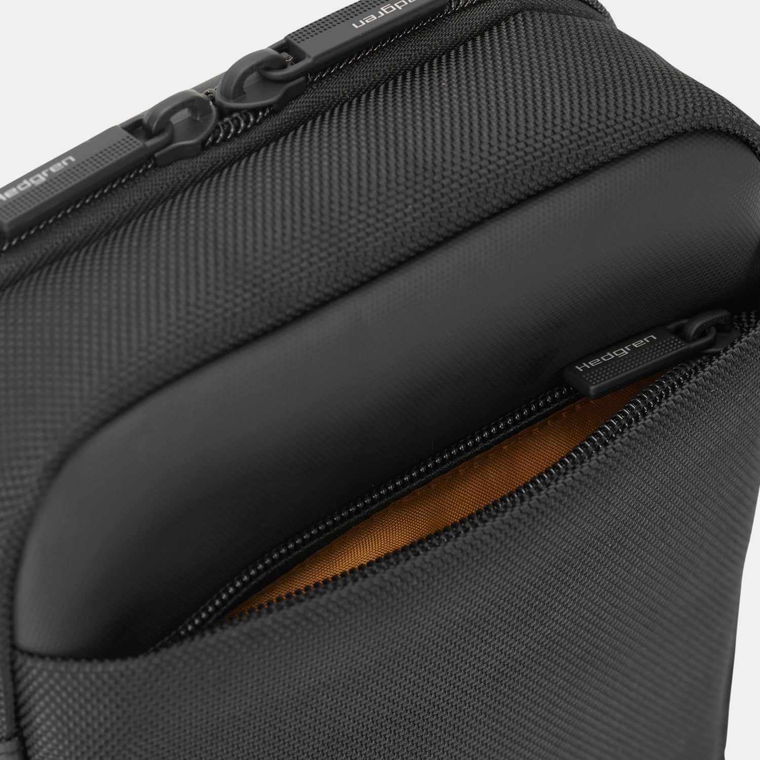 Hedgren Next App crossover pouch 7" RFID zwart