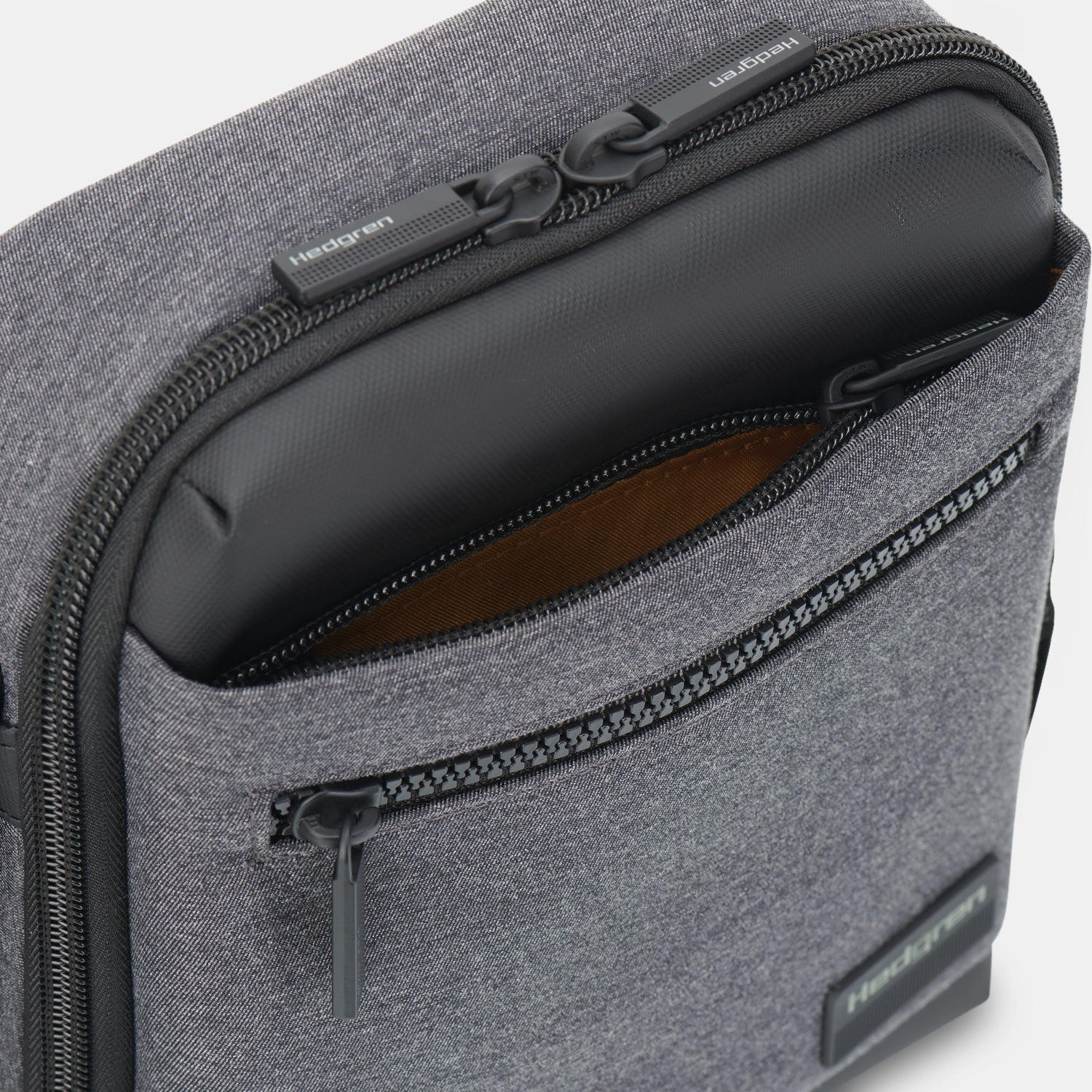 Hedgren Next App crossover pouch 7" RFID stylish grey