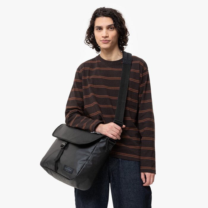 Eastpak Delegate + 15.6" laptop-Schoudertas tarp black