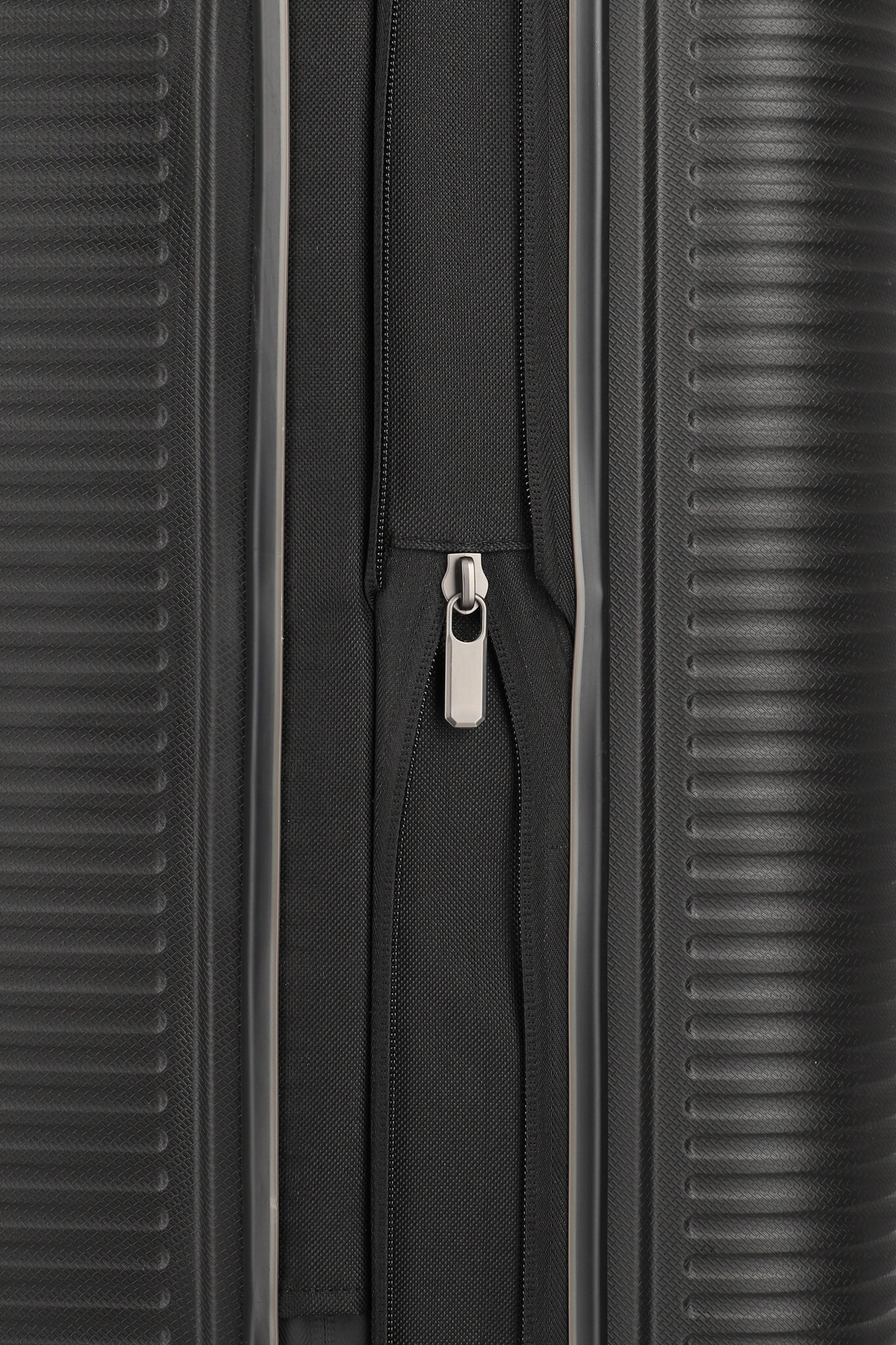 Travelite Travelite Roomer 78CM-101L reiskoffer zwart