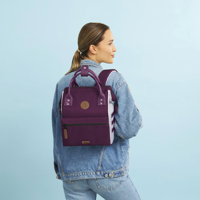 Cabaia Cabaia Adventurer small rugtasje Kingston purple