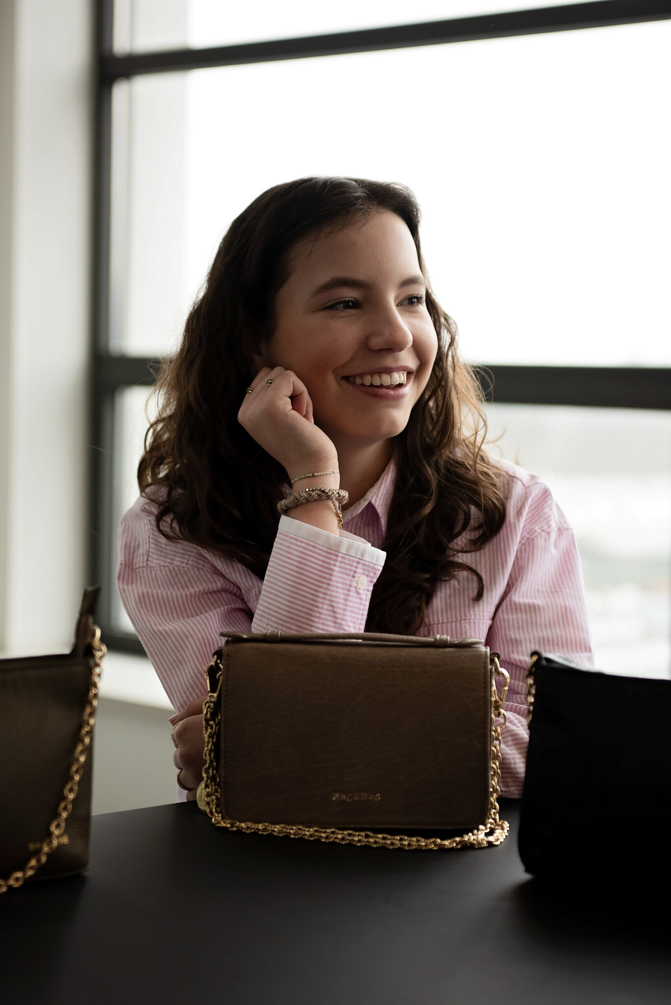 BAG2BAG BAG2BAG Berlin schoudertasje grijs/taupe zilver