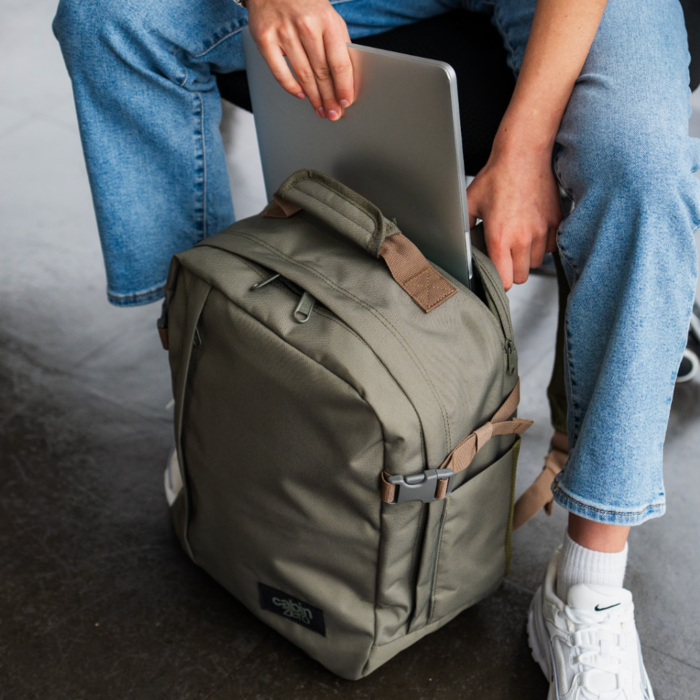 Cabin Zero CabinZero Classic Tech 28L - 15.6" laptop rugtas georgian khaki