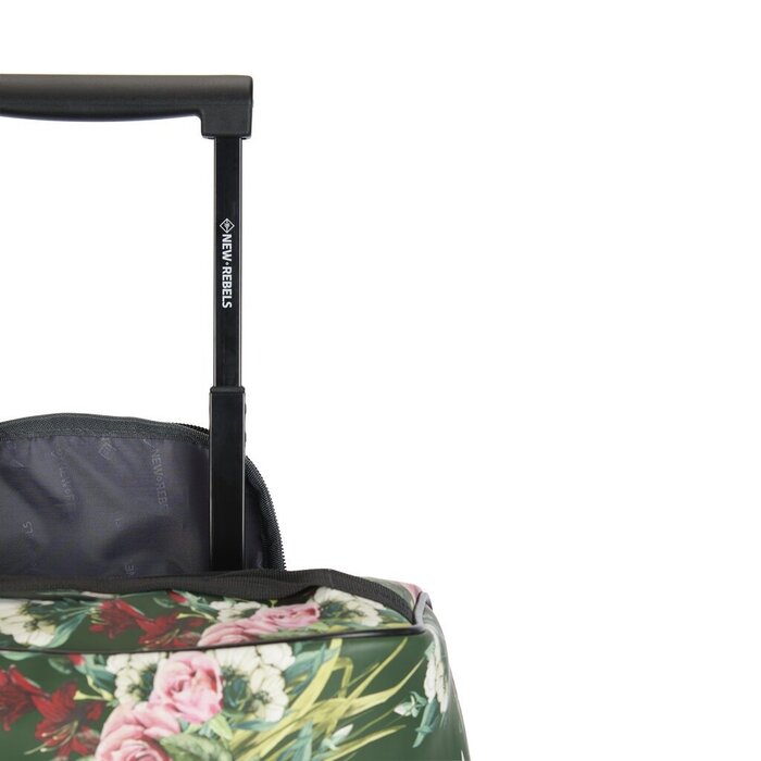 New Rebels Flora Laredo Fremont On Board Trolley groen