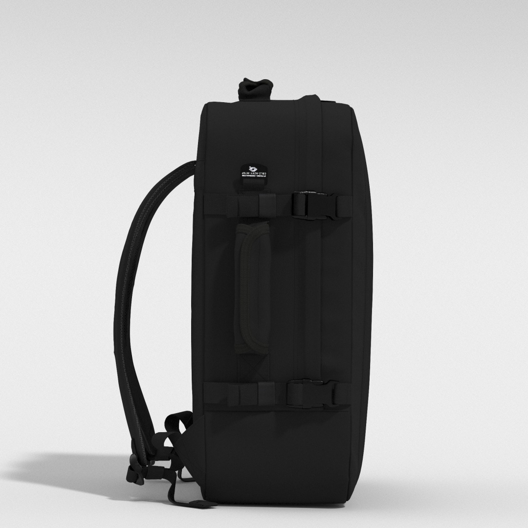 Cabin Zero Classic 44L ultra light absolute black