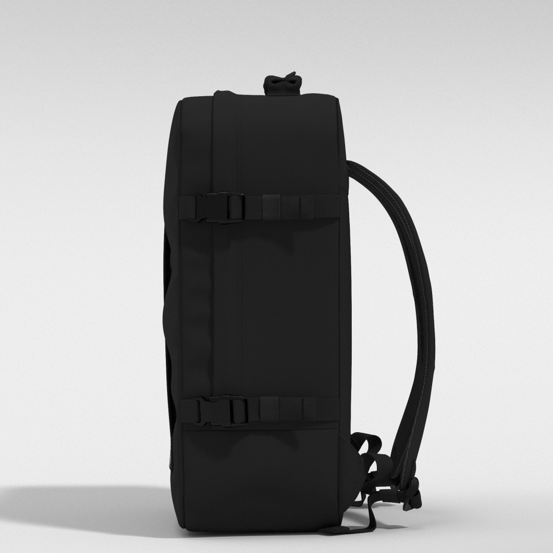 Cabin Zero Classic 44L ultra light absolute black