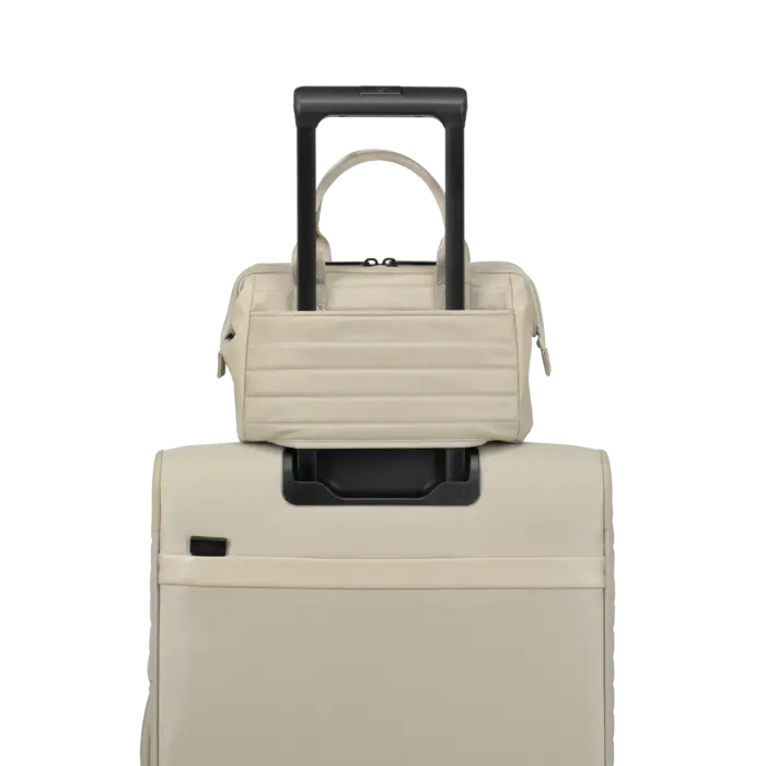 Travelite Travelite Barbara Stepp toilet-, schouder- en hand-tas satin nude