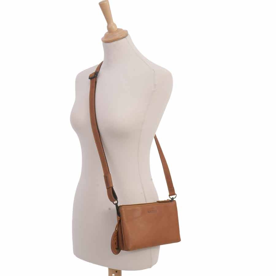 Saccoo Saccoo Caracas pull-up Codra schoudertasje cognac