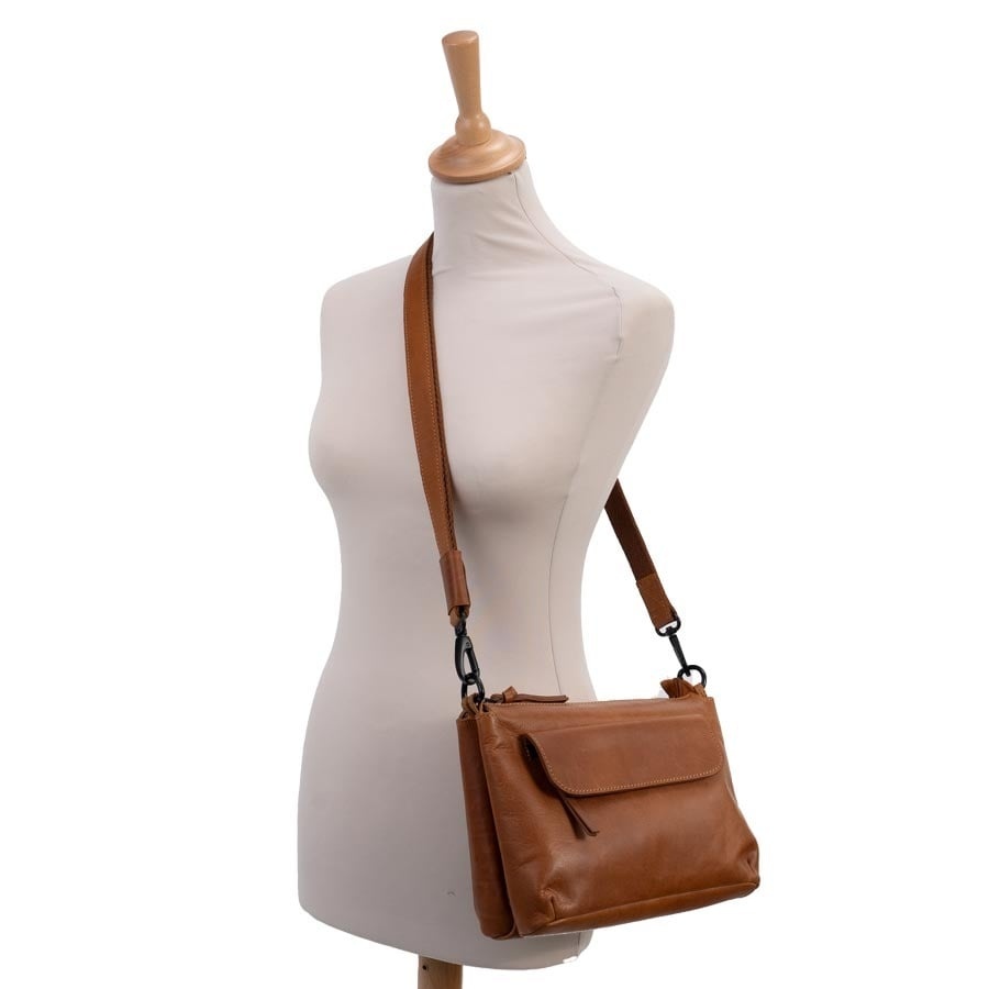 Saccoo Saccoo Caracas pull-up Arani schoudertas chestnut