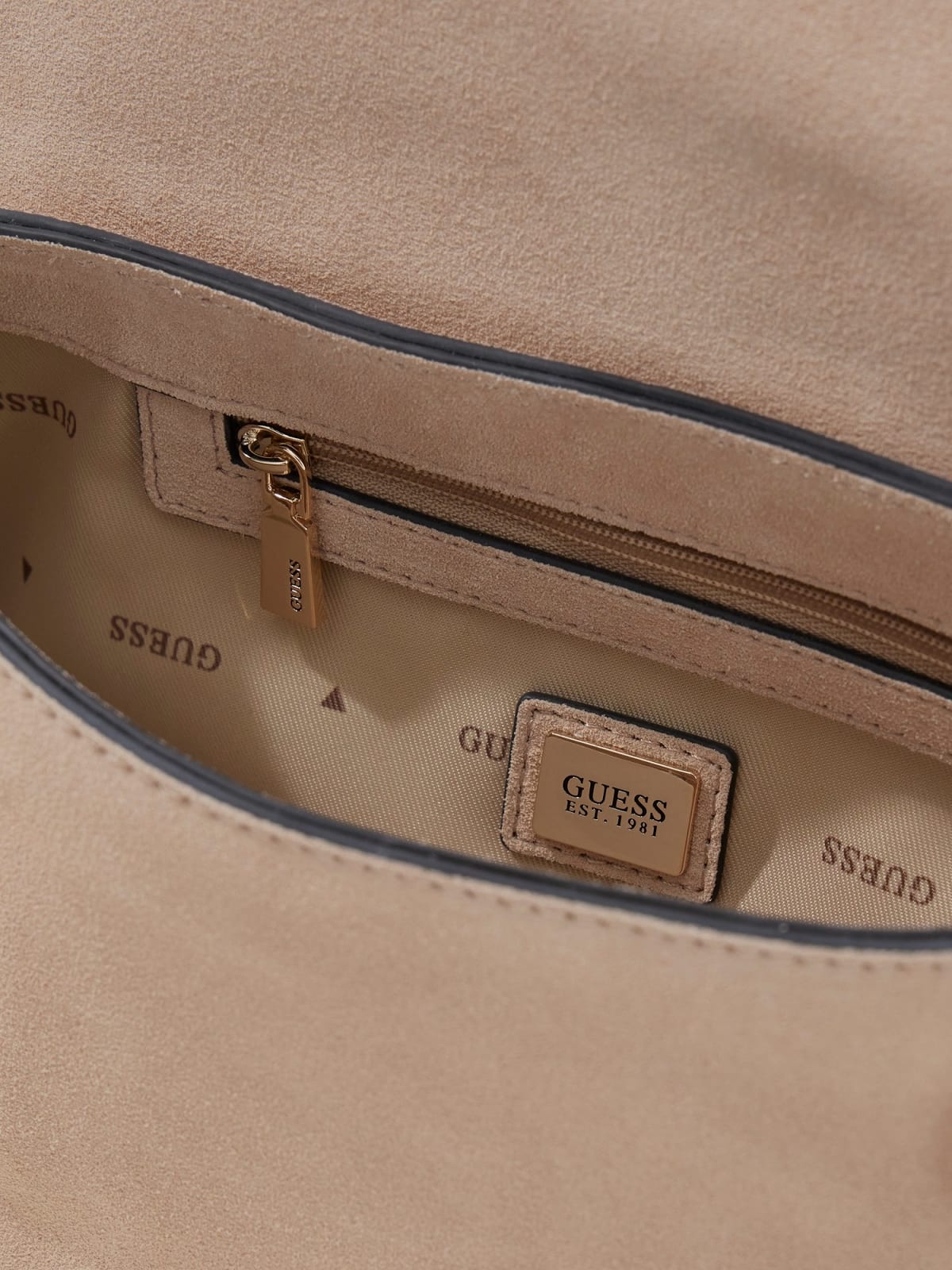 GUESS GUESS Danya schoudertas met overslag suede look taupe