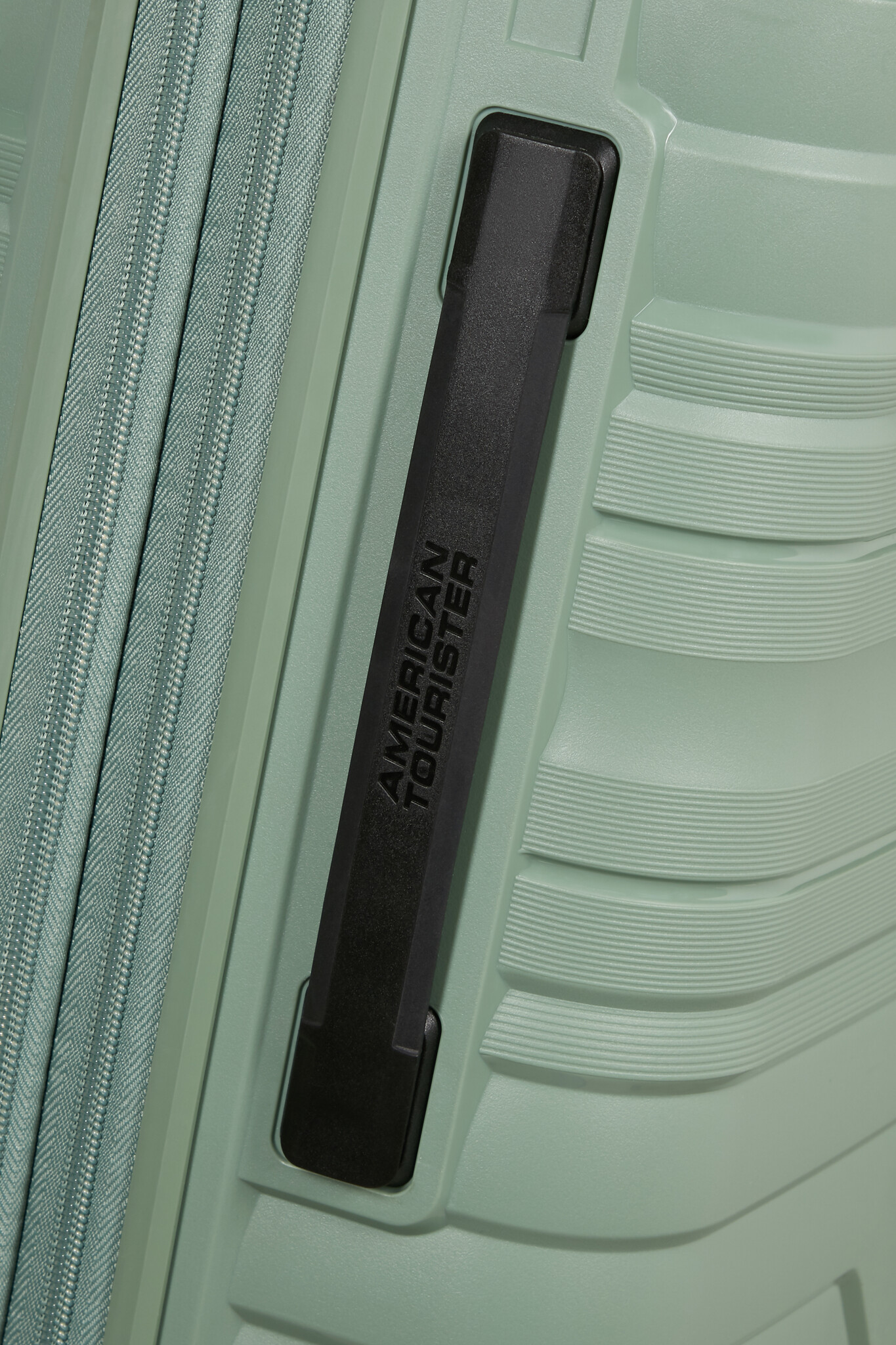 American Tourister Flytwist Spinner 78 reiskoffer EXP botanic green