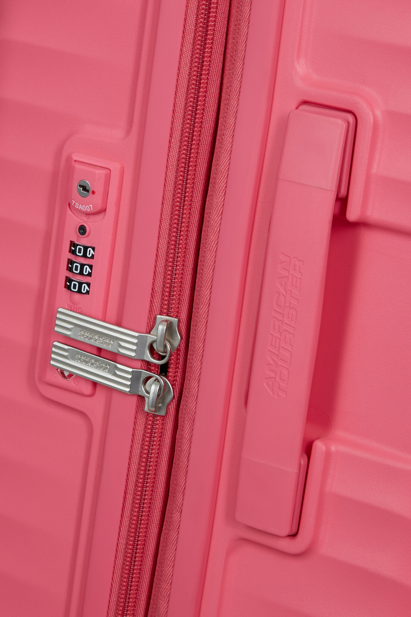 American Tourister Diablast reiskoffer spinner 68cm pink glitch