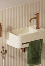 InBe 9 fontein 43cm, met handdoekhouder, beige Microrazzo beton, met kraangat rechts, met afsluitbare afvoerplug met Microrazzo cover.