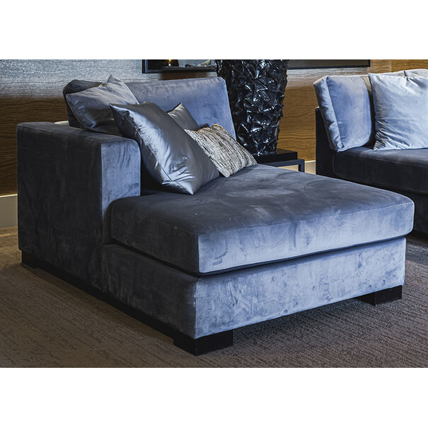 Lounge with armrest