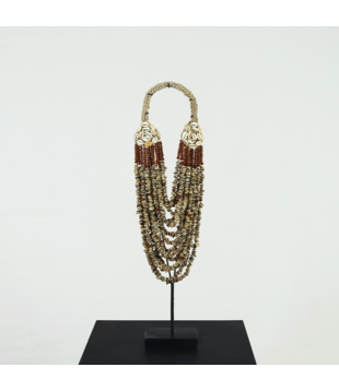 Necklace on stand B25 H60