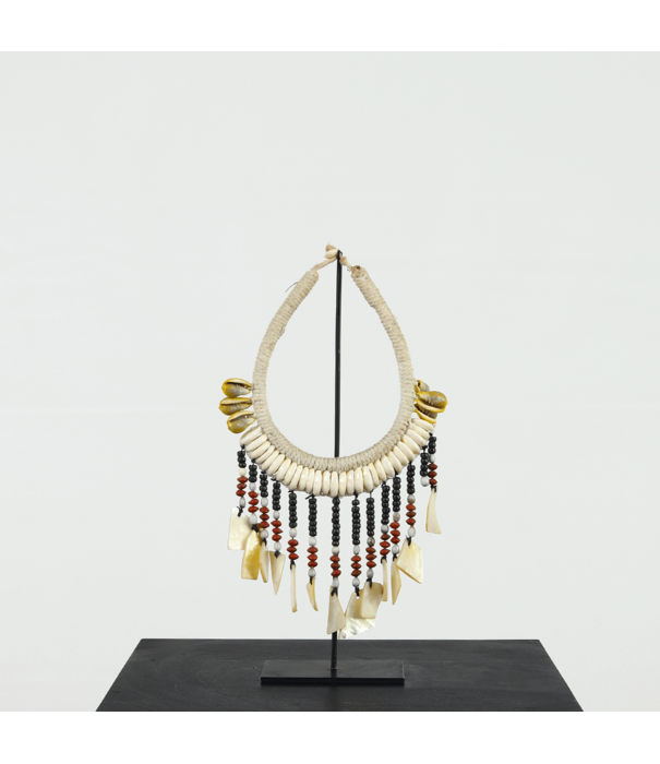 Necklace on stand B18 H37