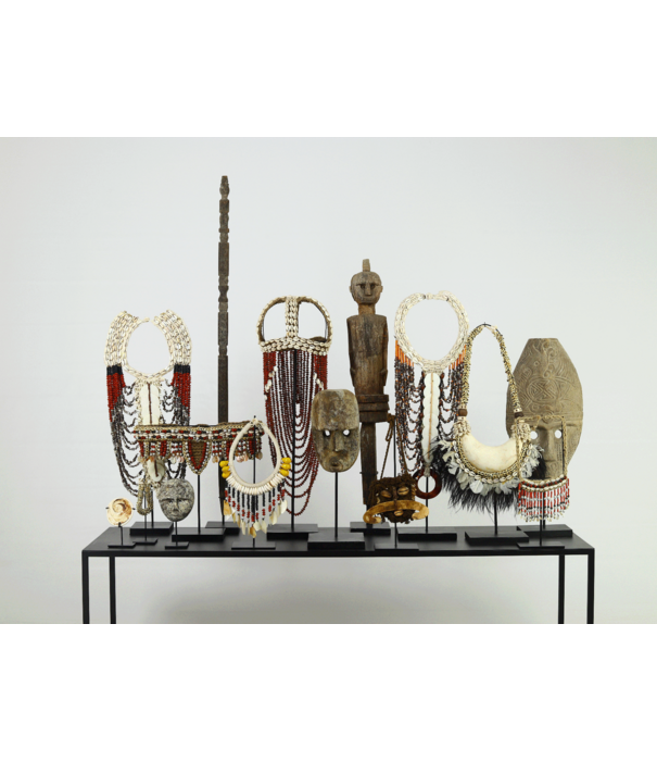 Halsketting op statief B36 H32