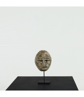 Exclusive image on tripod B10 H20