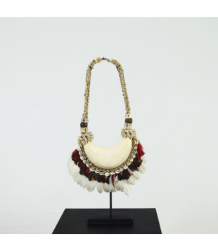 Necklace on stand B28 H60