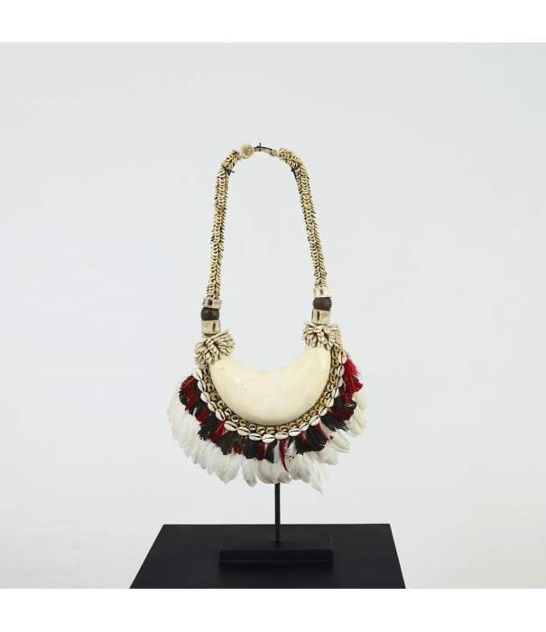 Necklace on stand B28 H60