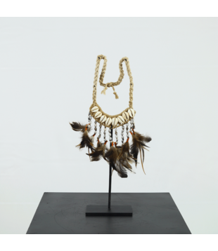 Necklace on tripod B12 H40