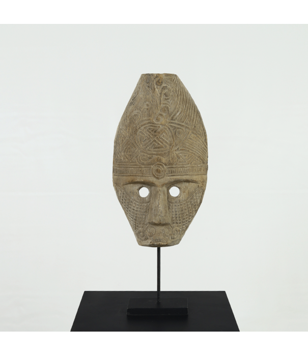 Exclusive statue on tripod B24 H58