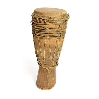 Trommel uit Guinee, oud, 44 cm hoog