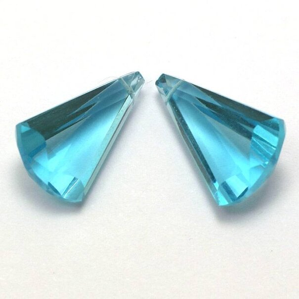 Swiss Blue Quartz briolettes (per stuk)