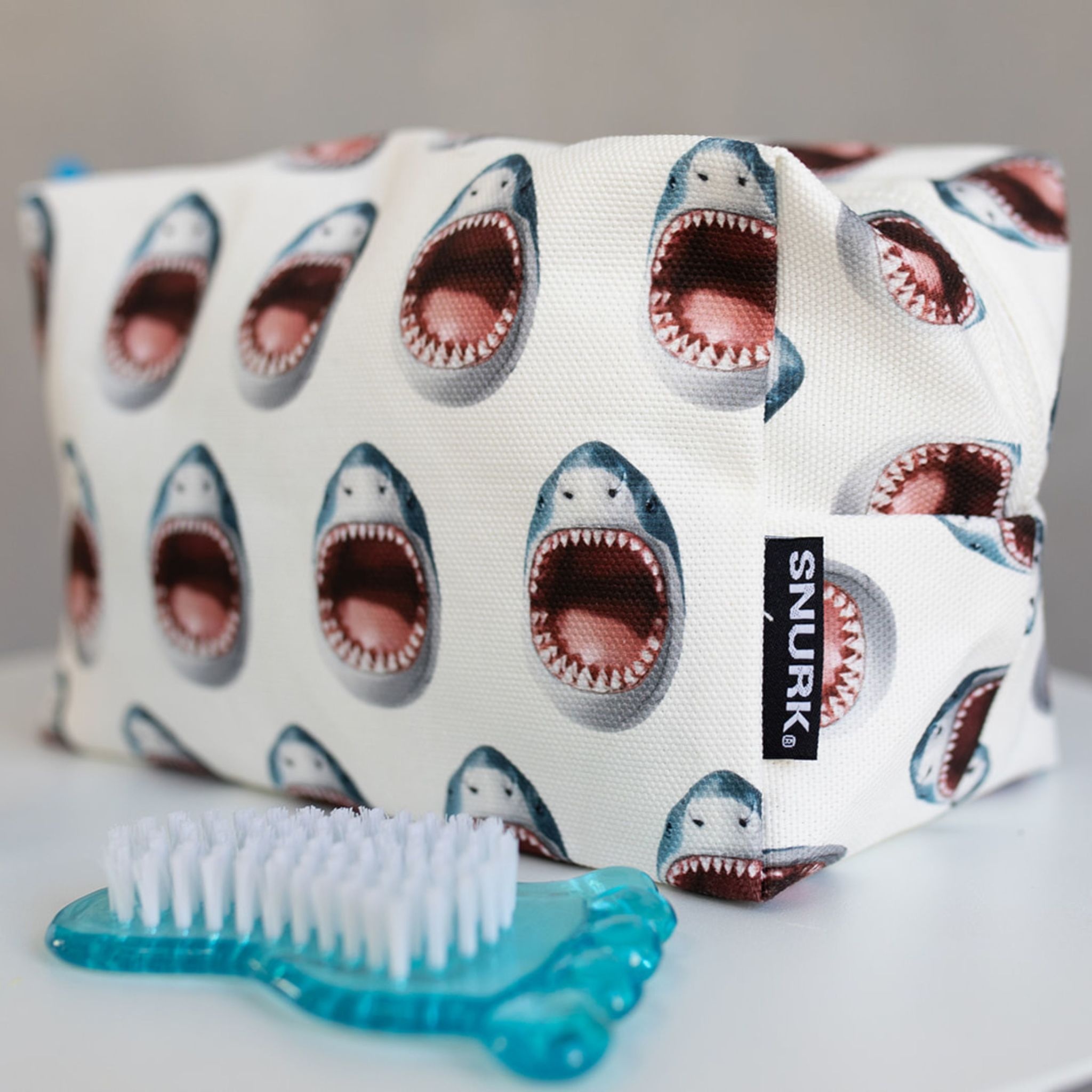 SNURK Snurk - SharkToiletry Bag