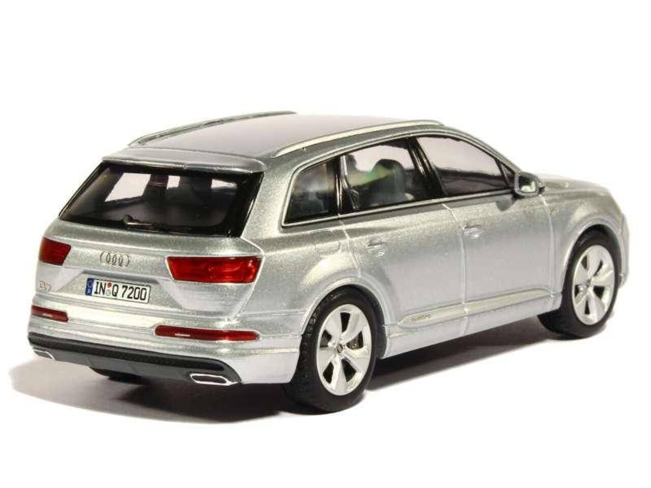 Audi Audi Q7 - 1:43 - Spark