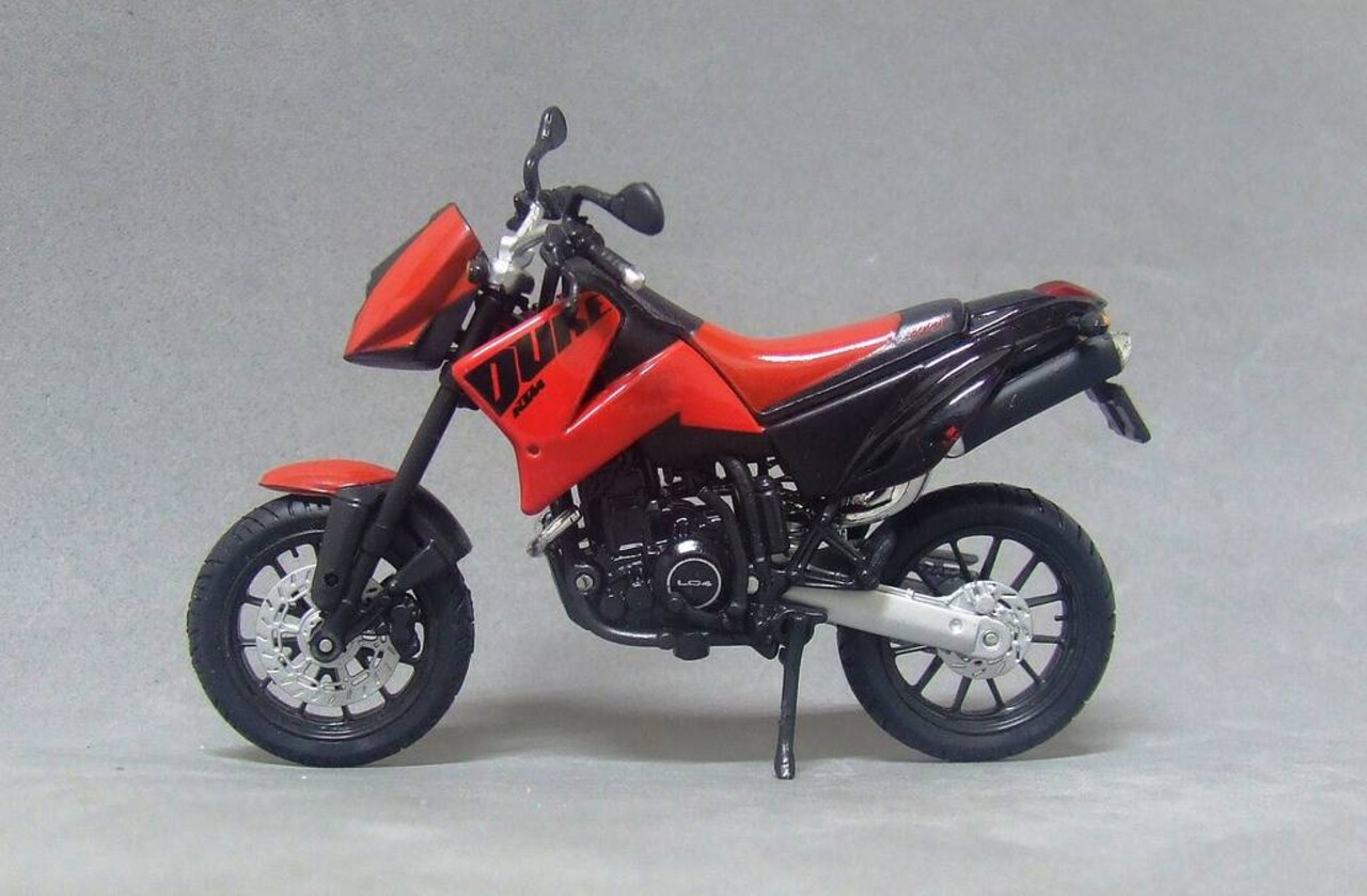 KTM KTM 640 Duke II - 1:18 - Maisto