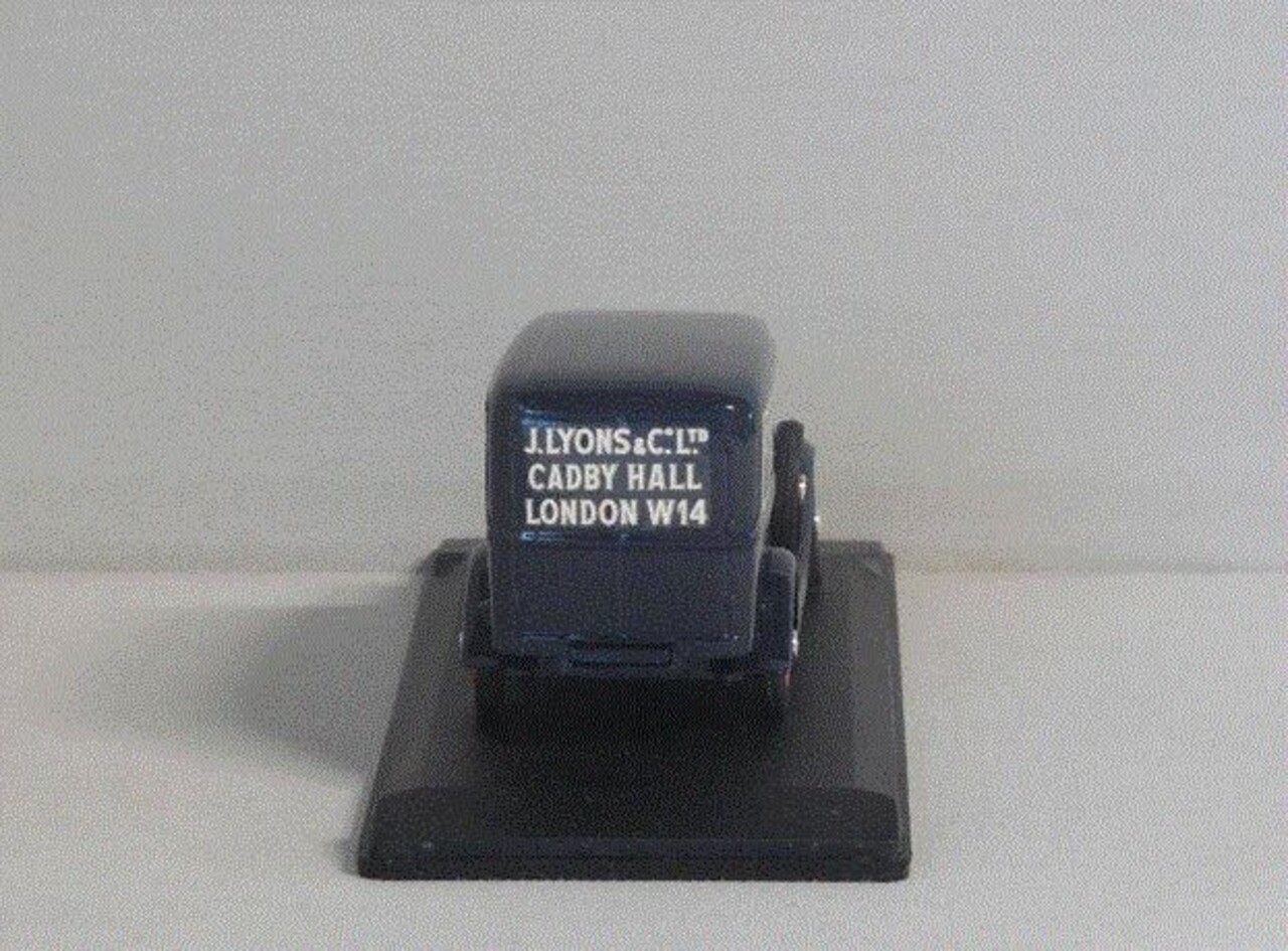 Ford Ford V8 Camionnette 'Lyons' 1934 - 1:43 - Eligor Ford Ford V8 Camionnette 'Lyons' 1934 - 1:43 - Eligor