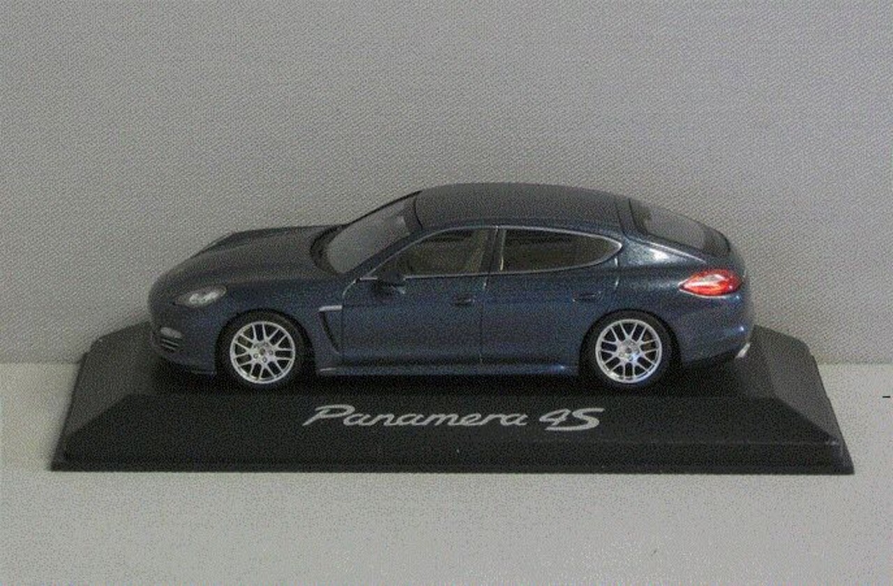 Porsche Porsche Panamera 4S - 1:43 - Minichamps