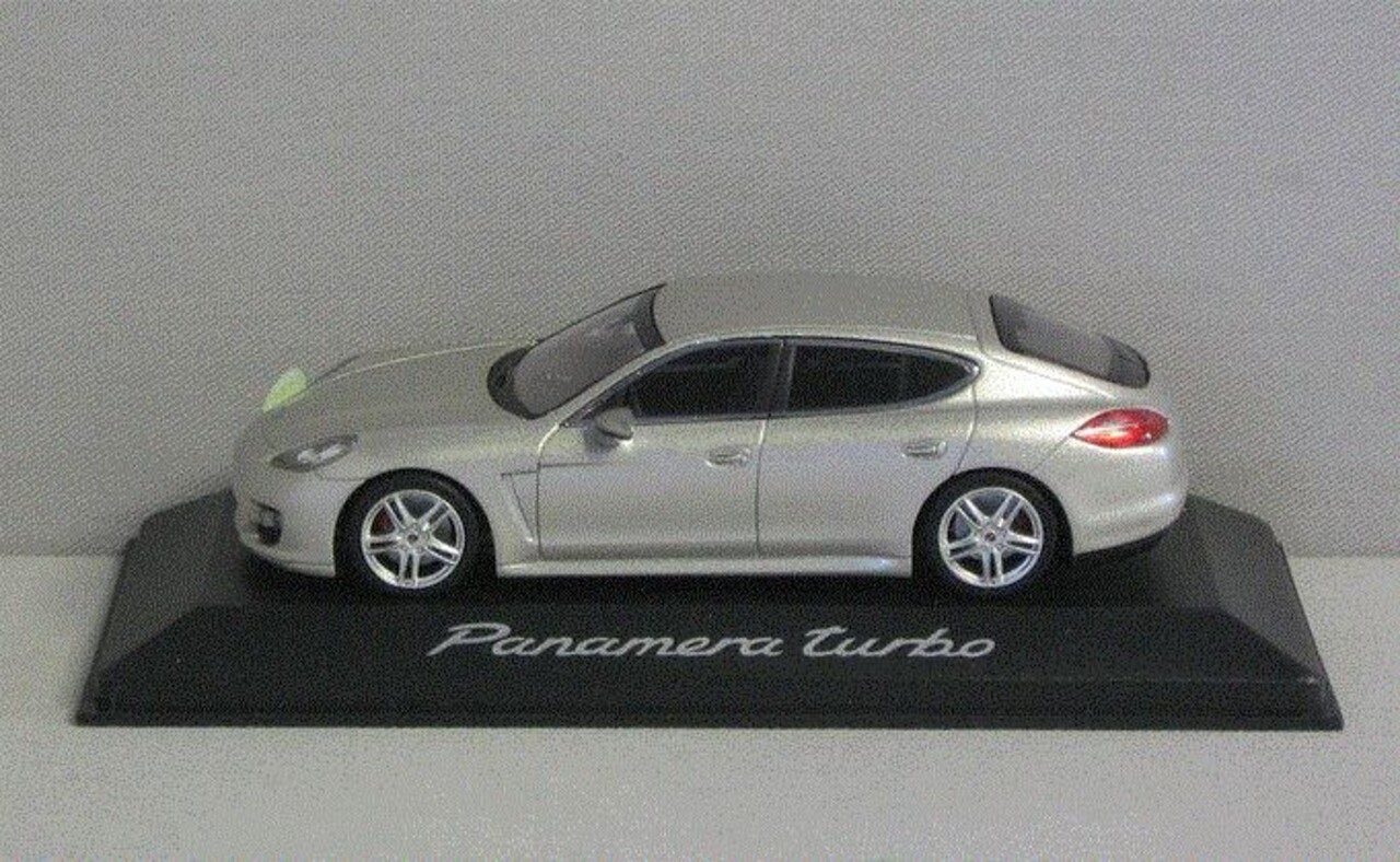 Porsche Porsche Panamera Turbo - 1:43 - Minichamps