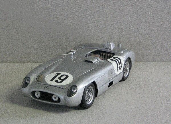 Mercedes-Benz 300 SLR #19 'J.M. Fangio' LM 1955 - 1:24