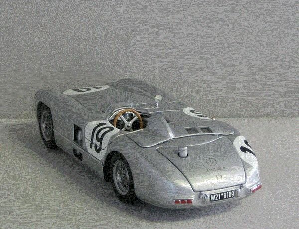 Mercedes-Benz Mercedes-Benz 300 SLR #19 'J.M. Fangio' LM 1955 - 1:24 - Minichamps Mercedes-Benz Mercedes-Benz 300 SLR #19 'J.M. Fangio' LM 1955 - 1:24 - Minichamps