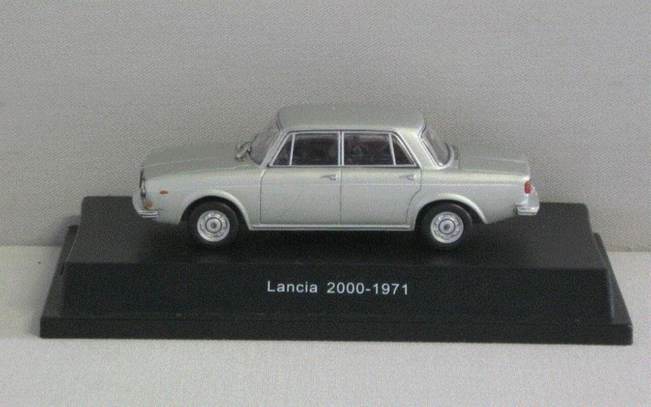 Lancia Lancia 2000 1971 - 1:43 - Starline Models Lancia Lancia 2000 1971 - 1:43 - Starline Models