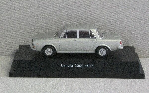 Lancia Lancia 2000 1971 - 1:43 - Starline Models Lancia Lancia 2000 1971 - 1:43 - Starline Models