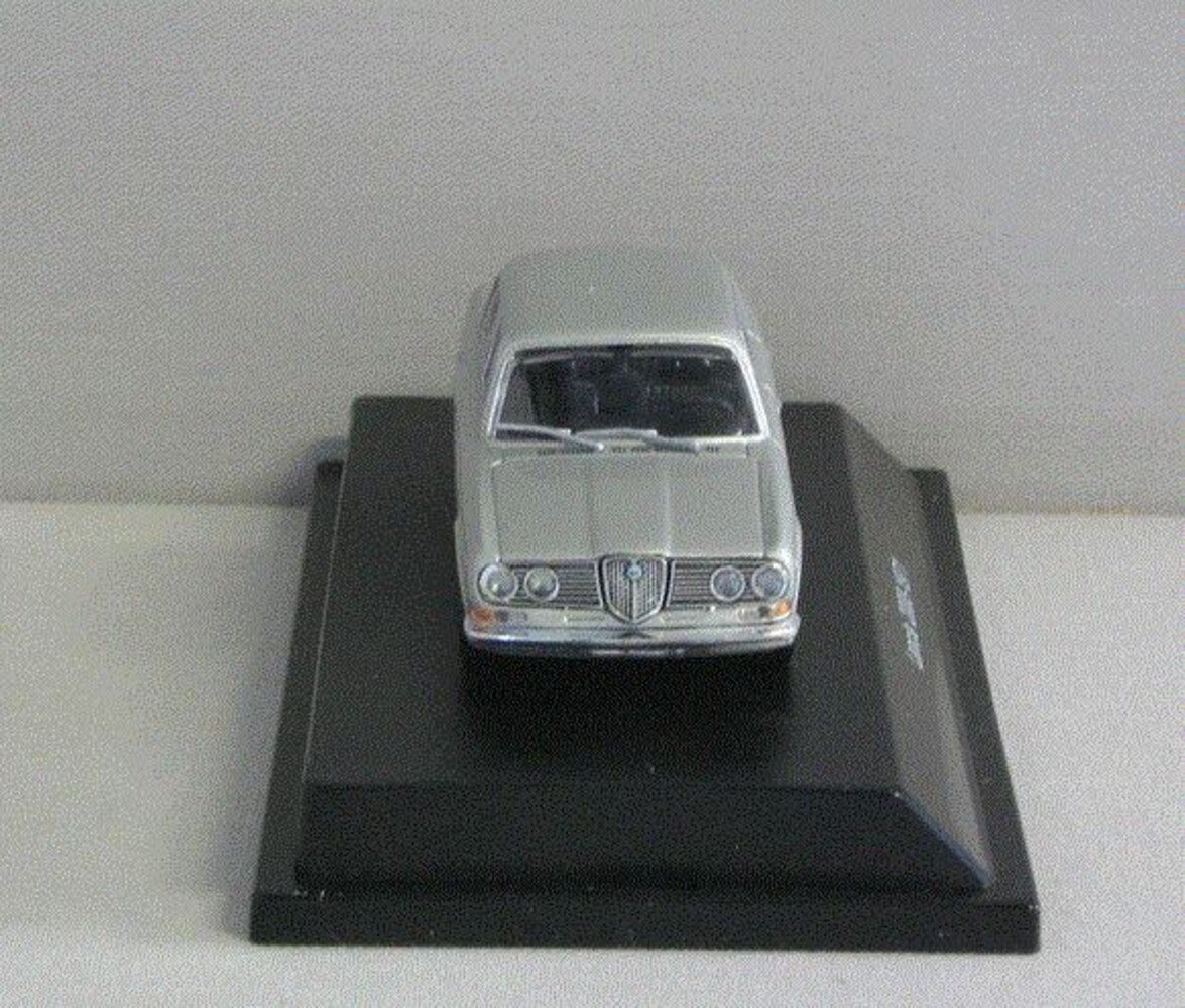 Lancia Lancia 2000 1971 - 1:43 - Starline Models Lancia Lancia 2000 1971 - 1:43 - Starline Models