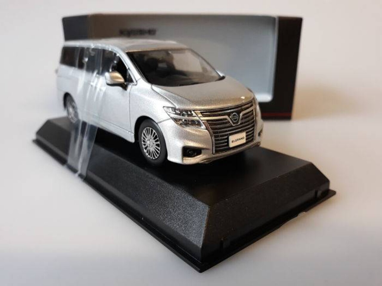 Nissan Nissan Elgrand Highway STAR 2014 - 1:43 - Kyosho Nissan Nissan Elgrand Highway STAR 2014 - 1:43 - Kyosho
