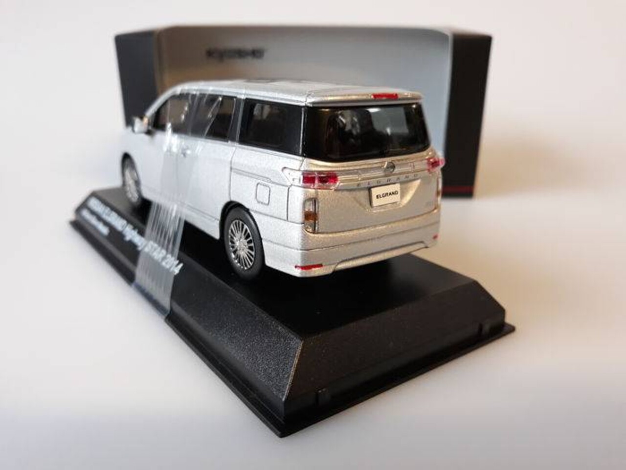 Nissan Nissan Elgrand Highway STAR 2014 - 1:43 - Kyosho Nissan Nissan Elgrand Highway STAR 2014 - 1:43 - Kyosho