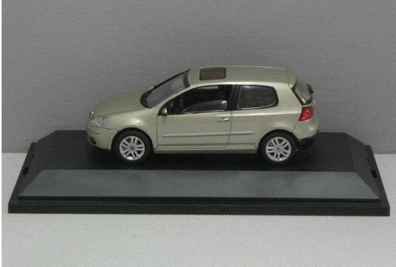 Volkswagen Volkswagen Golf - 1:43 - Schuco