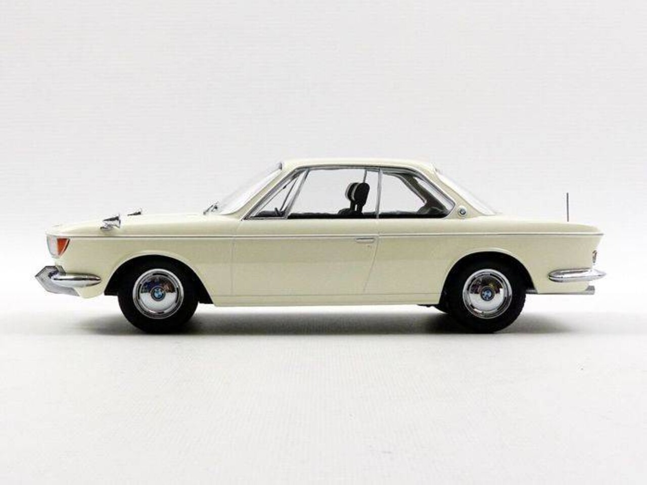 BMW 2000 CS 1965 - 1:18 - KK Scale - HMKT