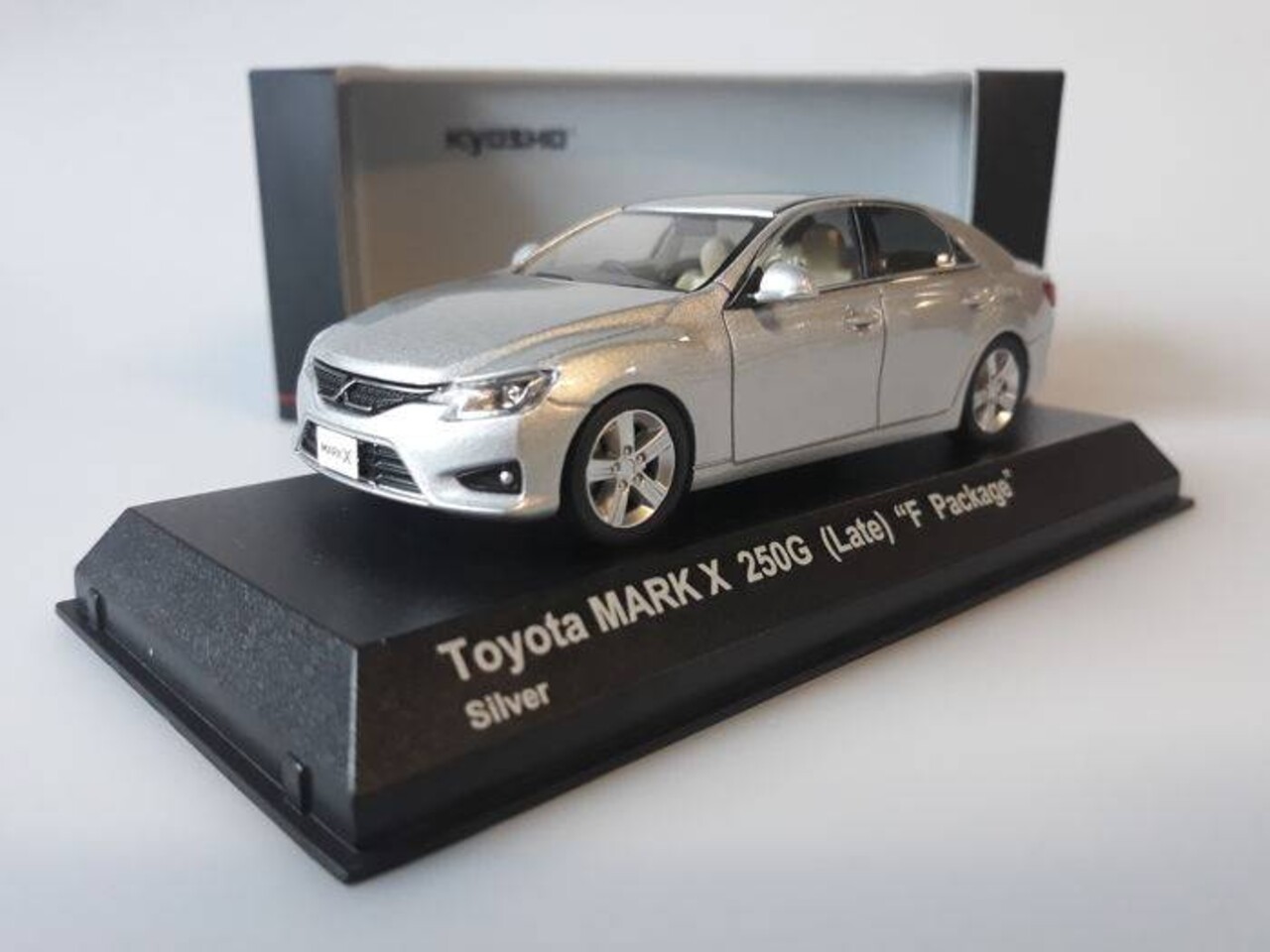 Toyota Toyota Mark X 250G (Late) 'F Package' - 1:43 - Kyosho Toyota Toyota Mark X 250G (Late) 'F Package' - 1:43 - Kyosho