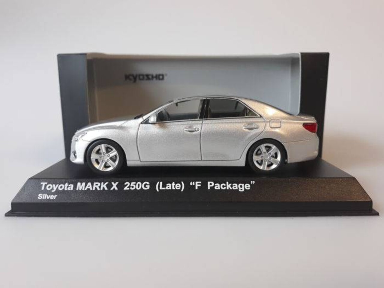 Toyota Toyota Mark X 250G (Late) 'F Package' - 1:43 - Kyosho Toyota Toyota Mark X 250G (Late) 'F Package' - 1:43 - Kyosho