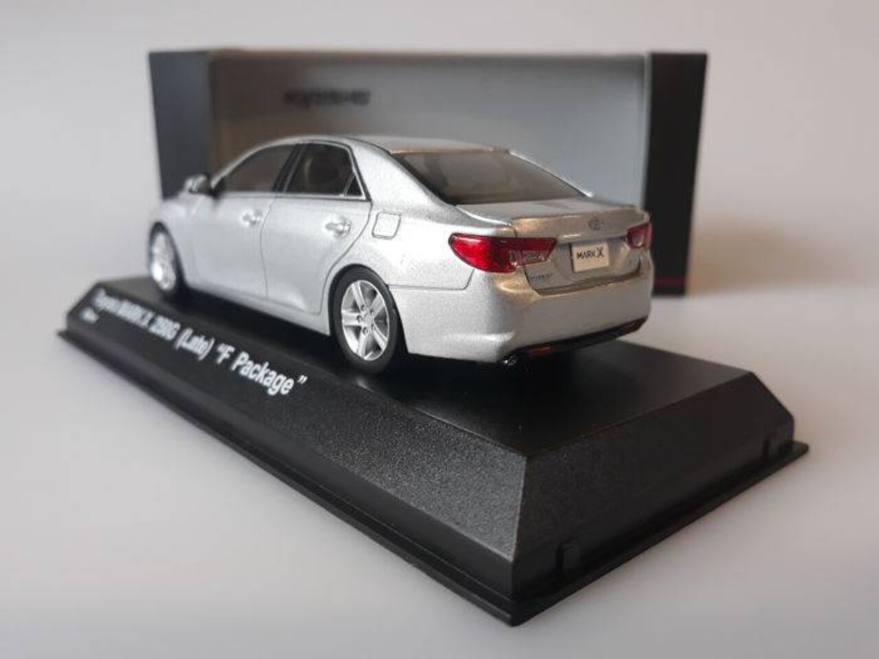 Toyota Toyota Mark X 250G (Late) 'F Package' - 1:43 - Kyosho Toyota Toyota Mark X 250G (Late) 'F Package' - 1:43 - Kyosho