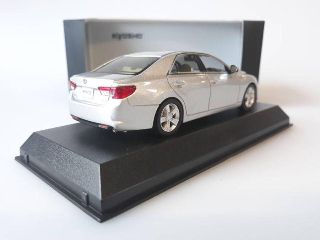 Toyota Toyota Mark X 250G (Late) 'F Package' - 1:43 - Kyosho Toyota Toyota Mark X 250G (Late) 'F Package' - 1:43 - Kyosho