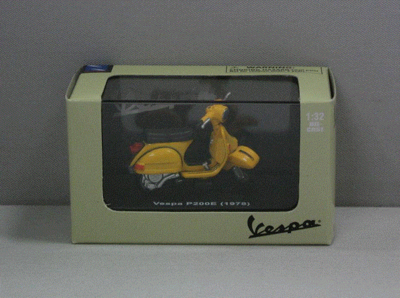 Vespa Vespa P200E (19 - 1:32 - NewRay