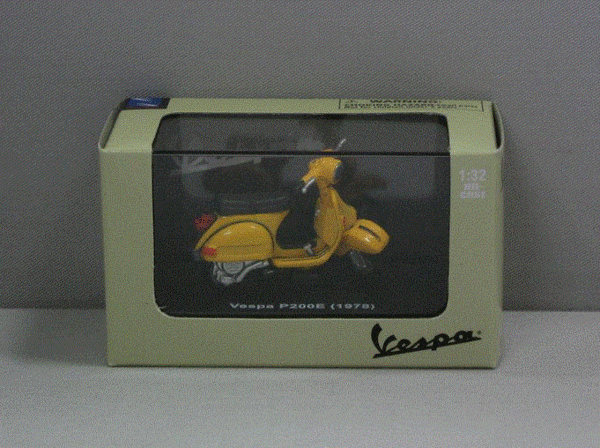 Vespa Vespa P200E (19 - 1:32 - NewRay
